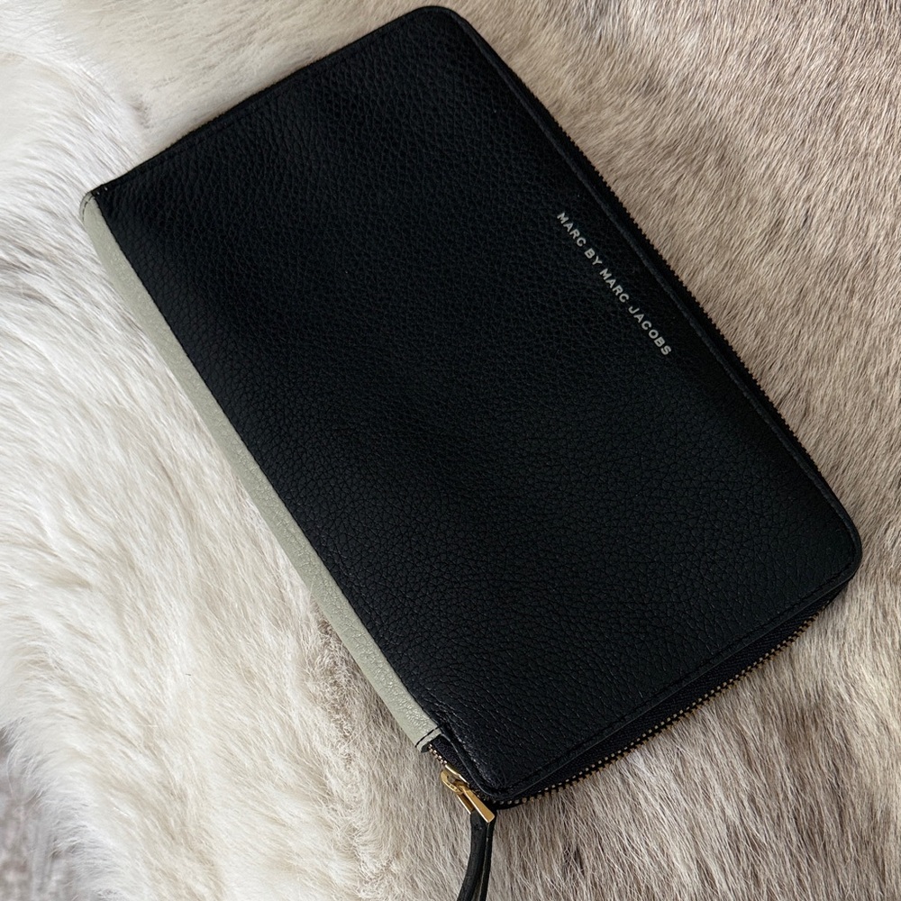 Marc Jacobs Black and Gray Women's/Men’s Wallet